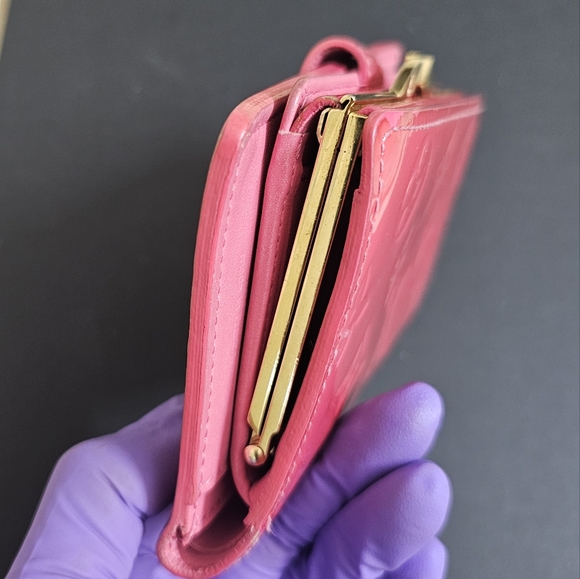Authentic Louis Vuitton Kisslock Wallet in Pink Vernis 💗 - Picture 5 of 16
